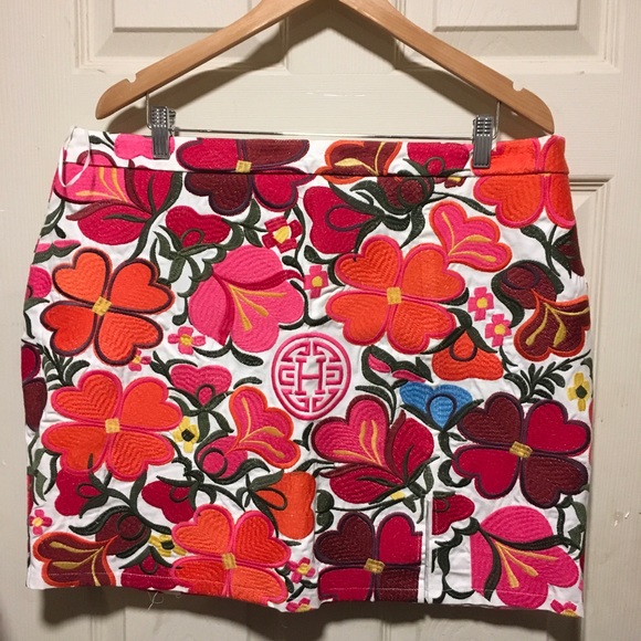 Embroidered top and skirt - Picture 4 of 9